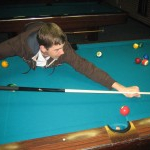 YouGend spielt Billard